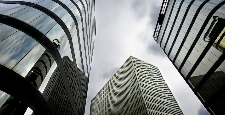 Vista en contrapicado de las oficinas de VidaCaixa