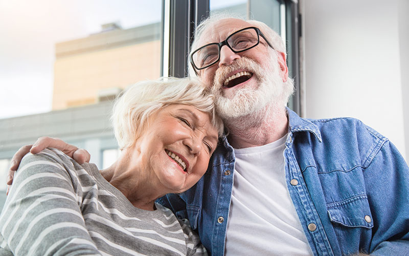 ¿Cuáles son los tipos de jubilación en España? 2 Matrimonio jubilado disfrutando de su tiempo libre